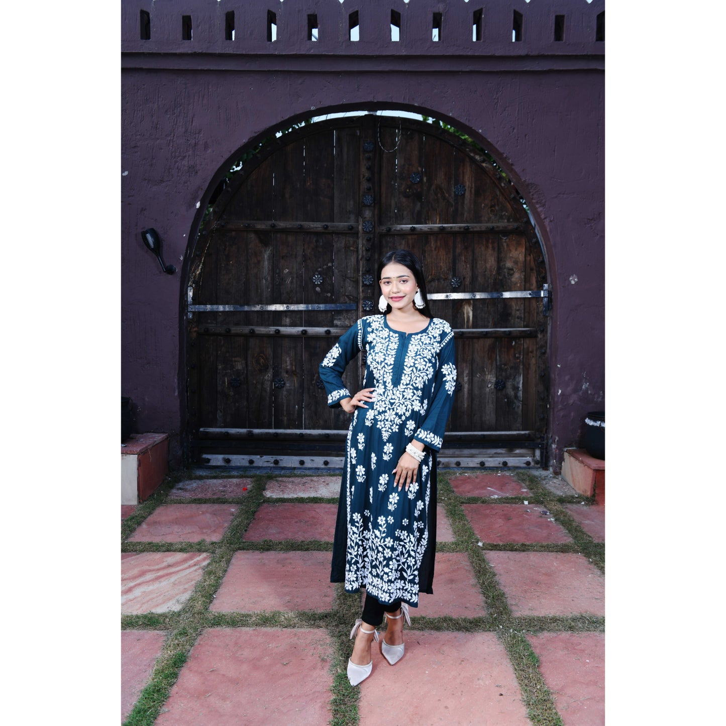 Modal Yasmin Chikankari Kurta