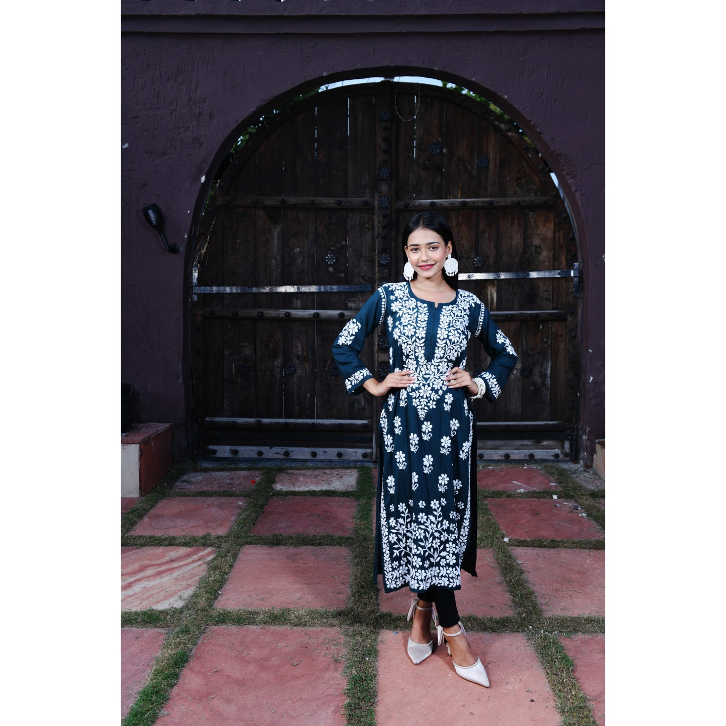 Modal Yasmin Chikankari Kurta