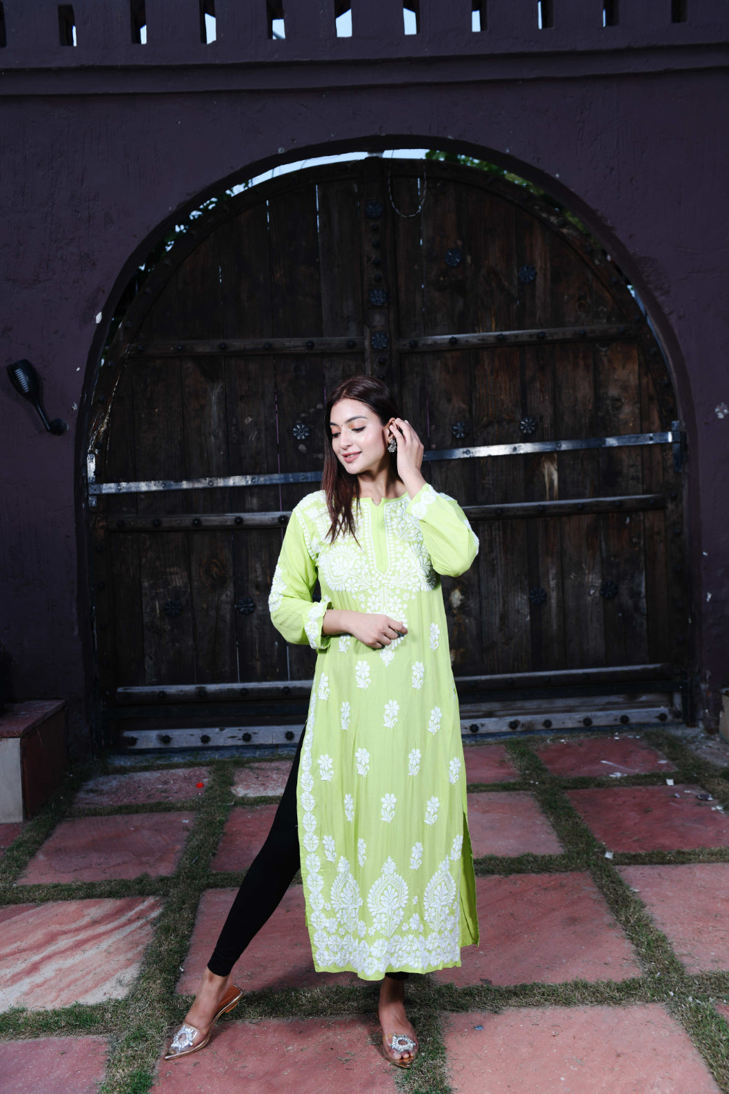 Modal Aisha Chikankari Kurta