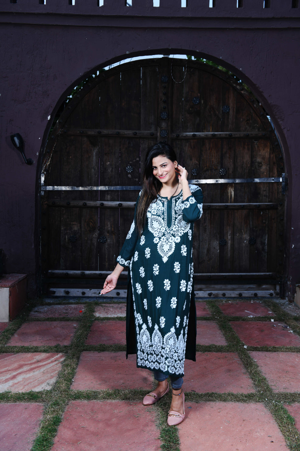 Modal Aisha Chikankari Kurta