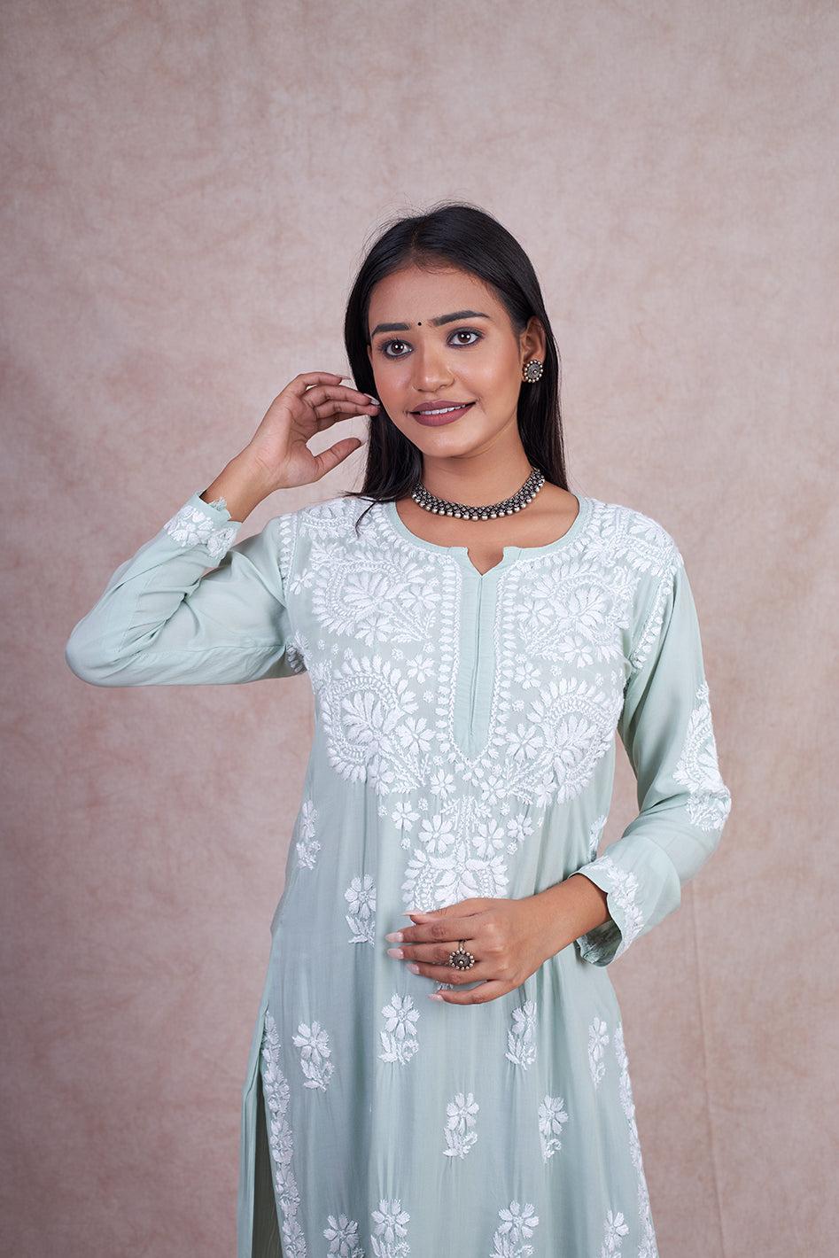 Modal Aisha Chikankari Kurta