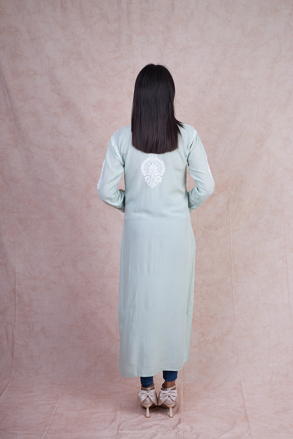 Modal Aisha Chikankari Kurta