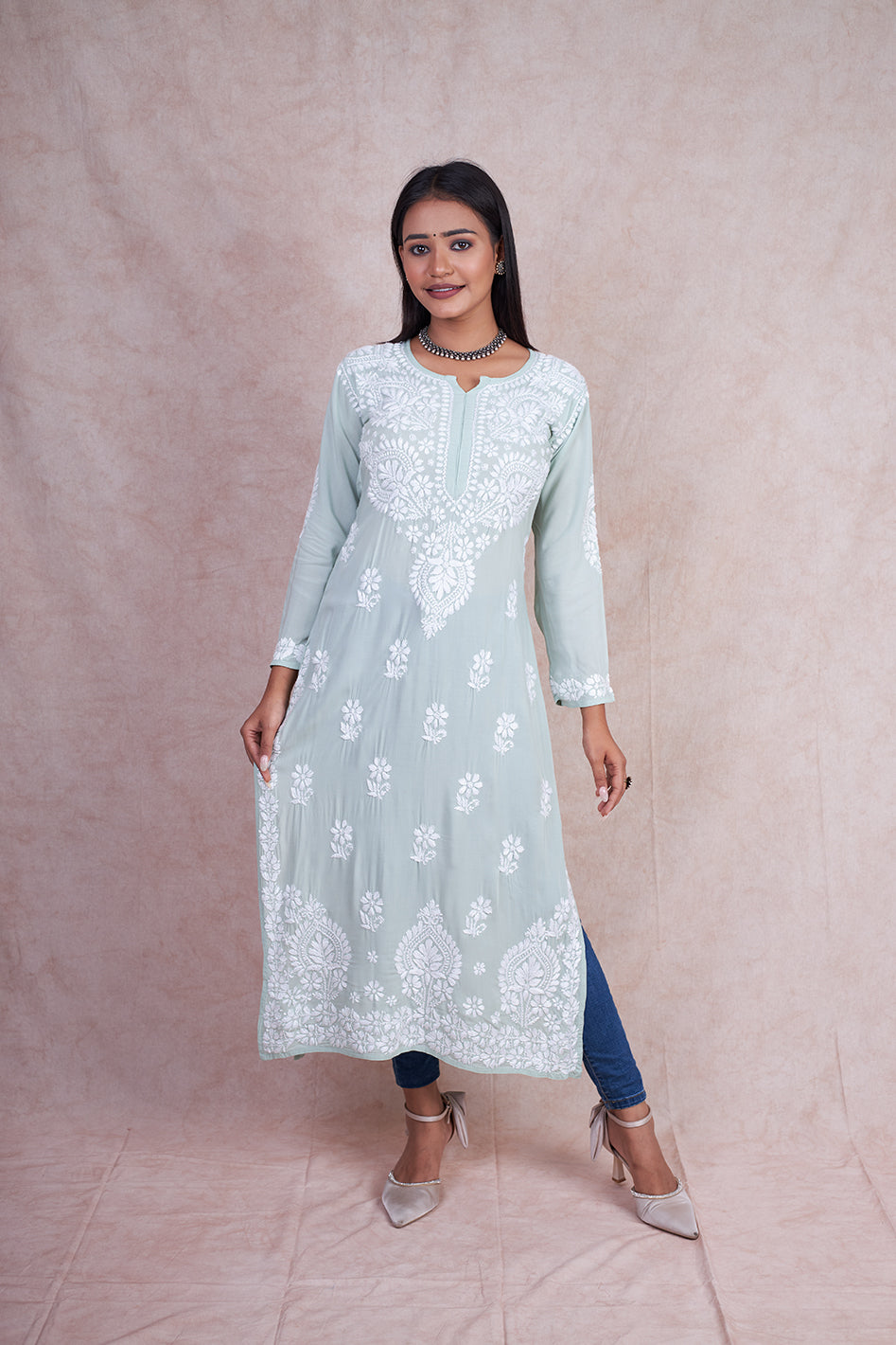 Modal Aisha Chikankari Kurta