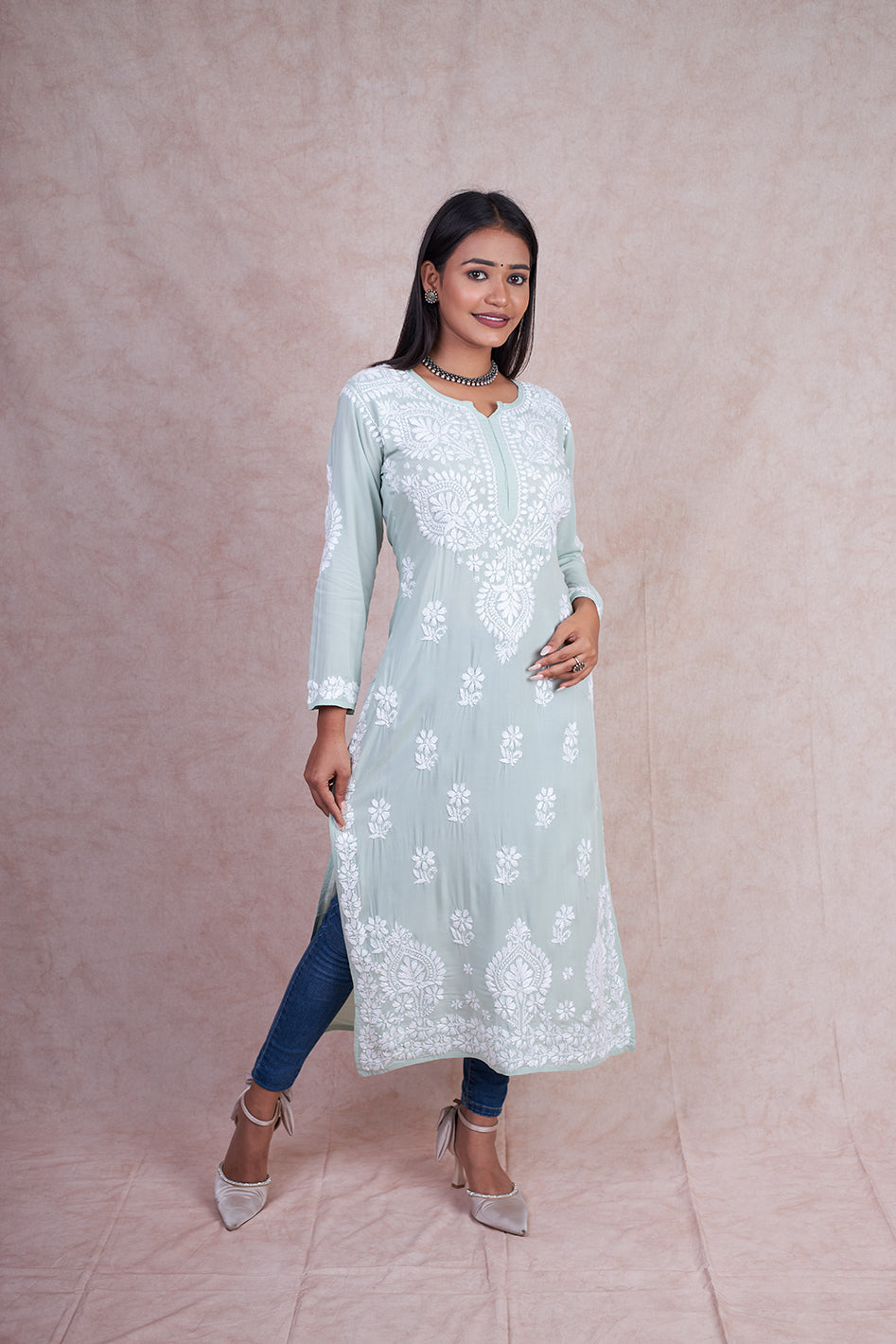 Modal Aisha Chikankari Kurta