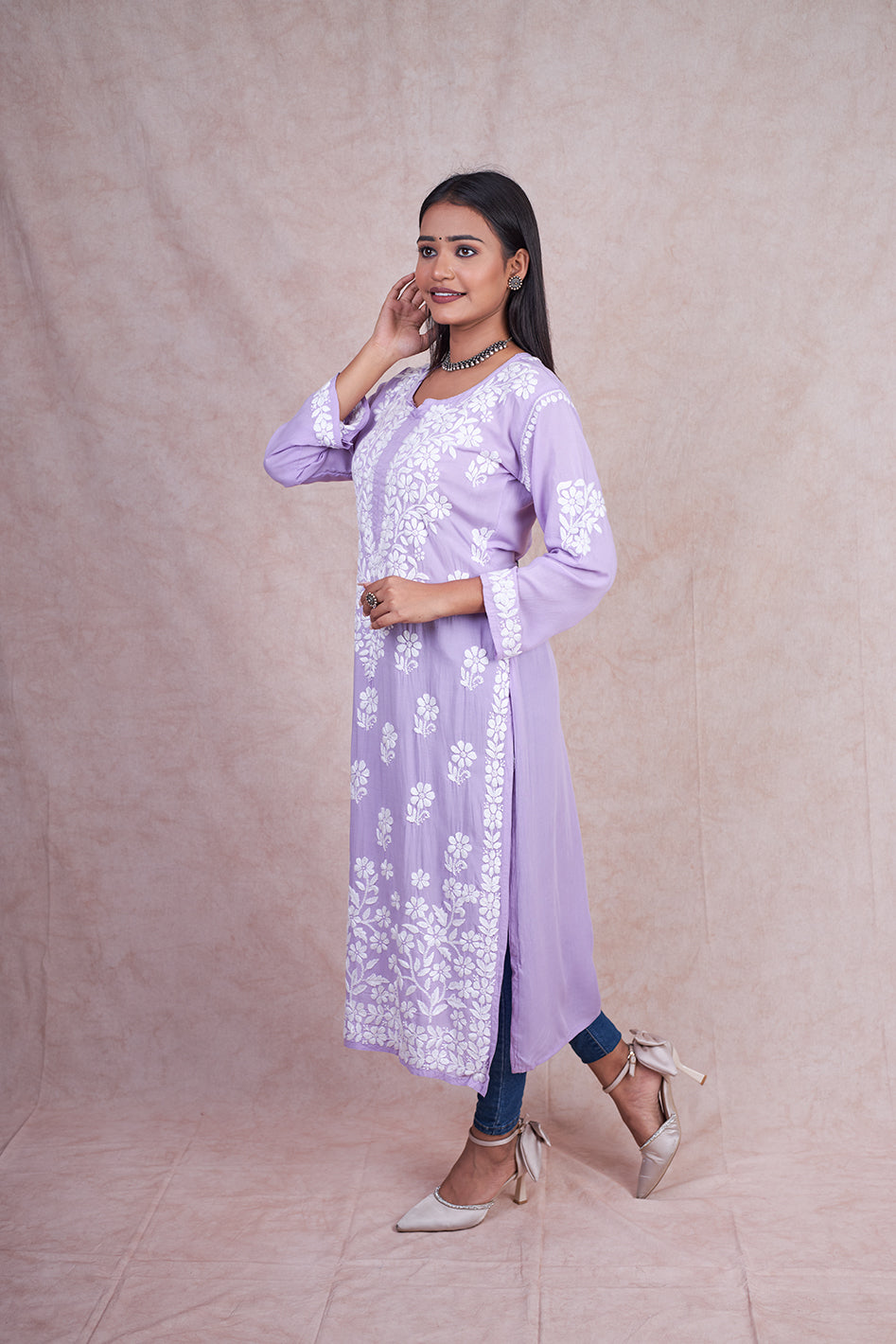 Modal Yasmin Chikankari Kurta