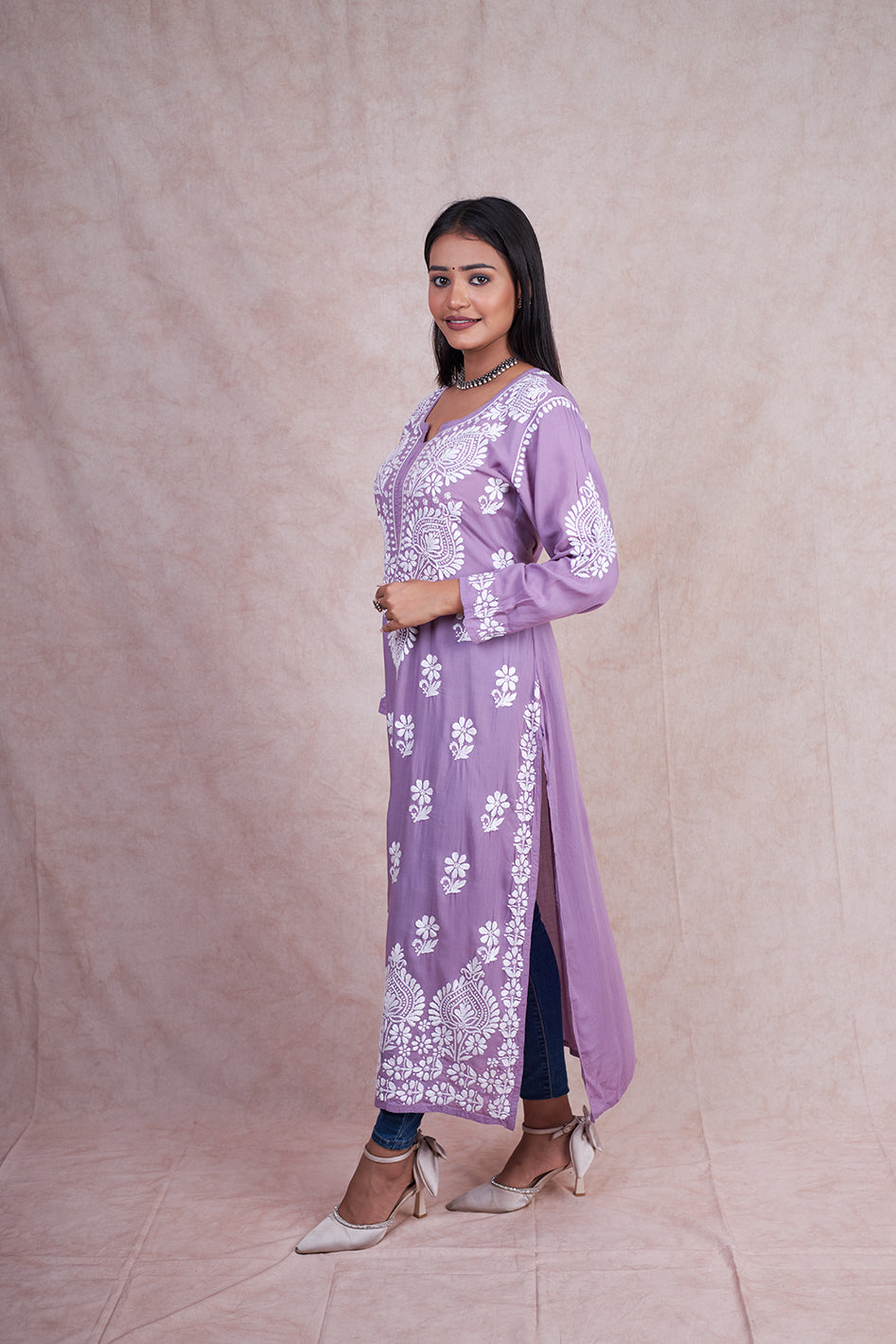 Modal Aisha Chikankari Kurta
