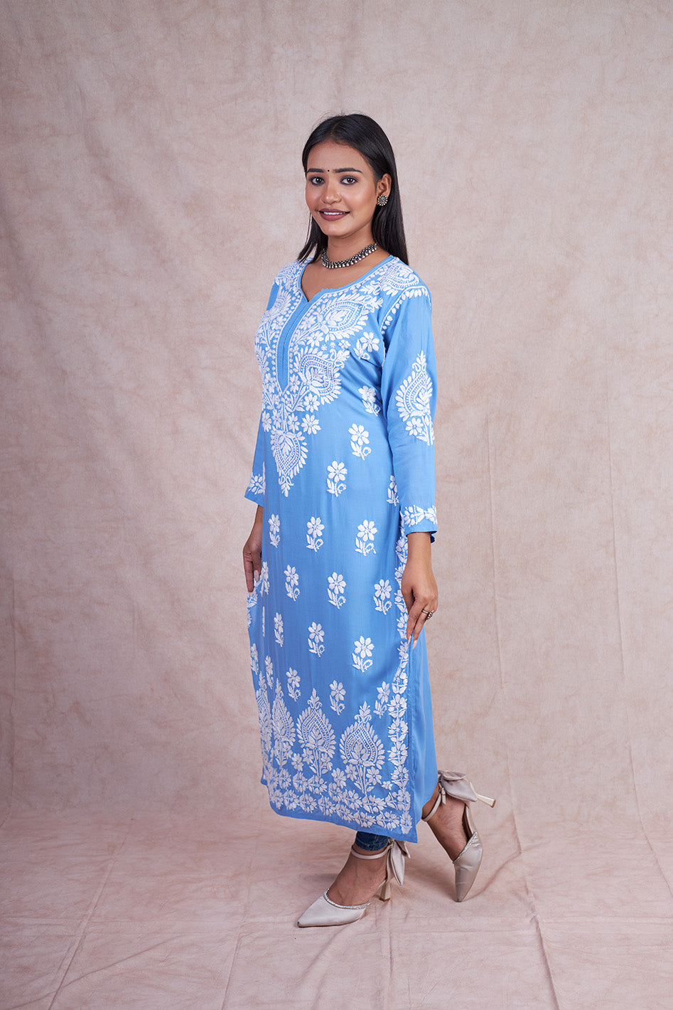 Modal Aisha Chikankari Kurta