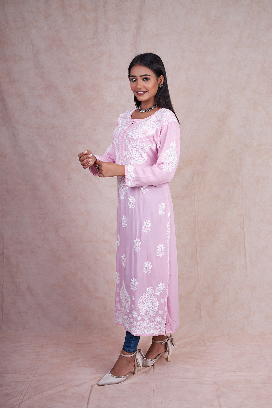 Modal Aisha Chikankari Kurta