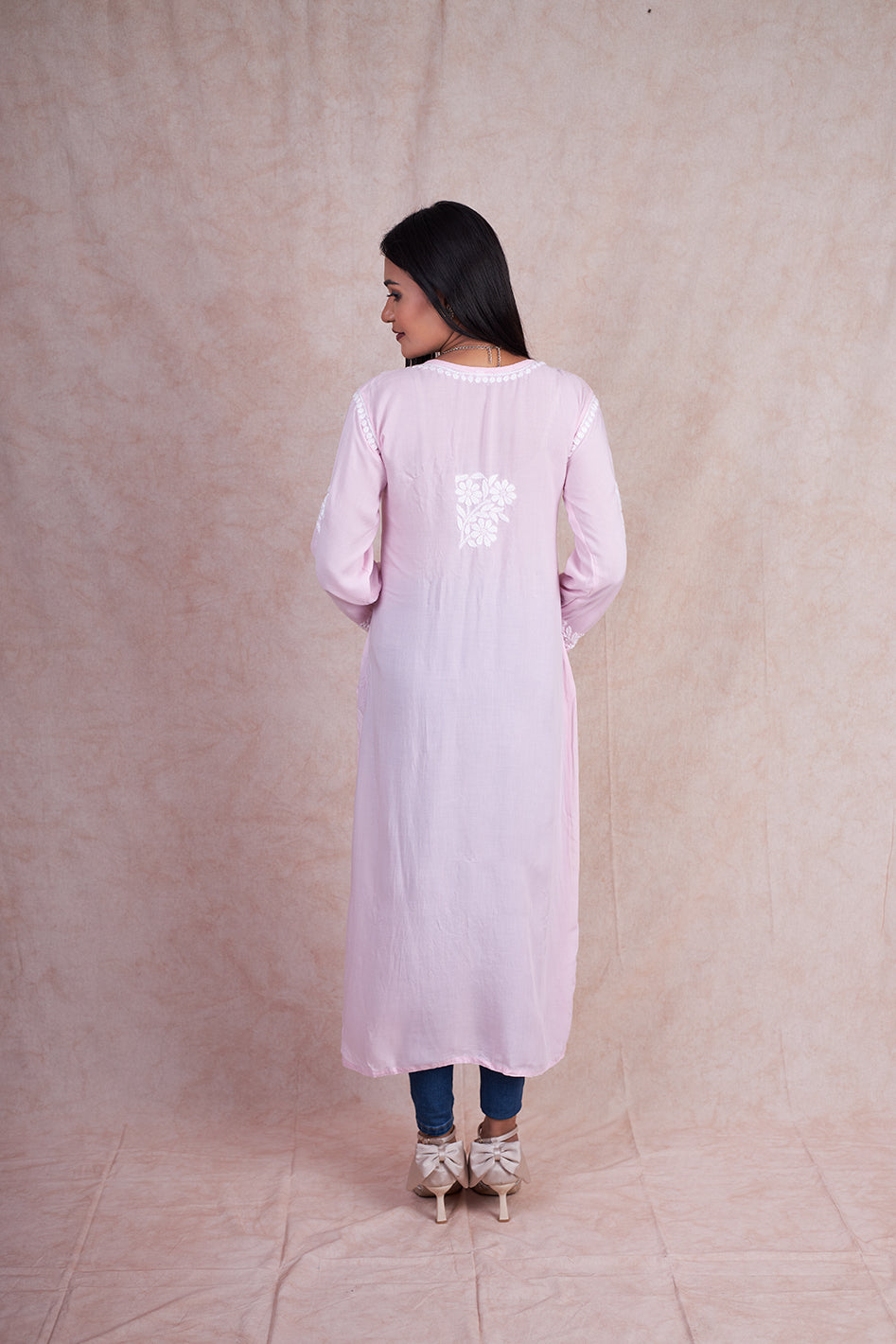 Modal Yasmin Chikankari Kurta