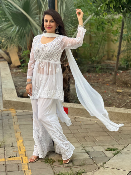 lucknowi chikankari kurta