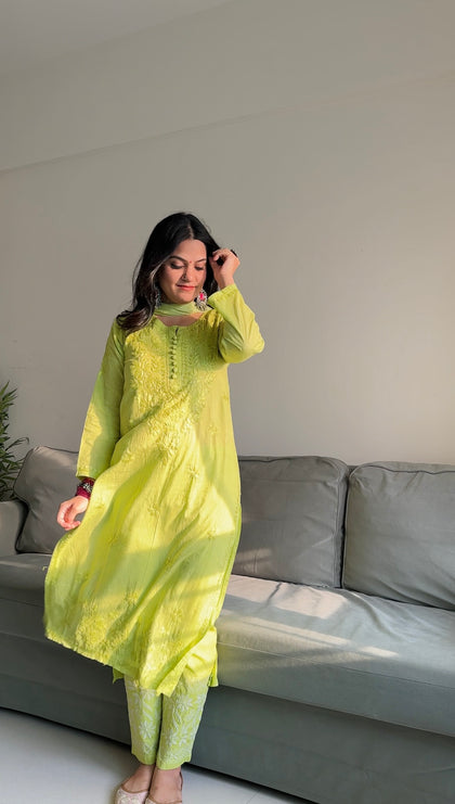 mulmul chikankari kurti