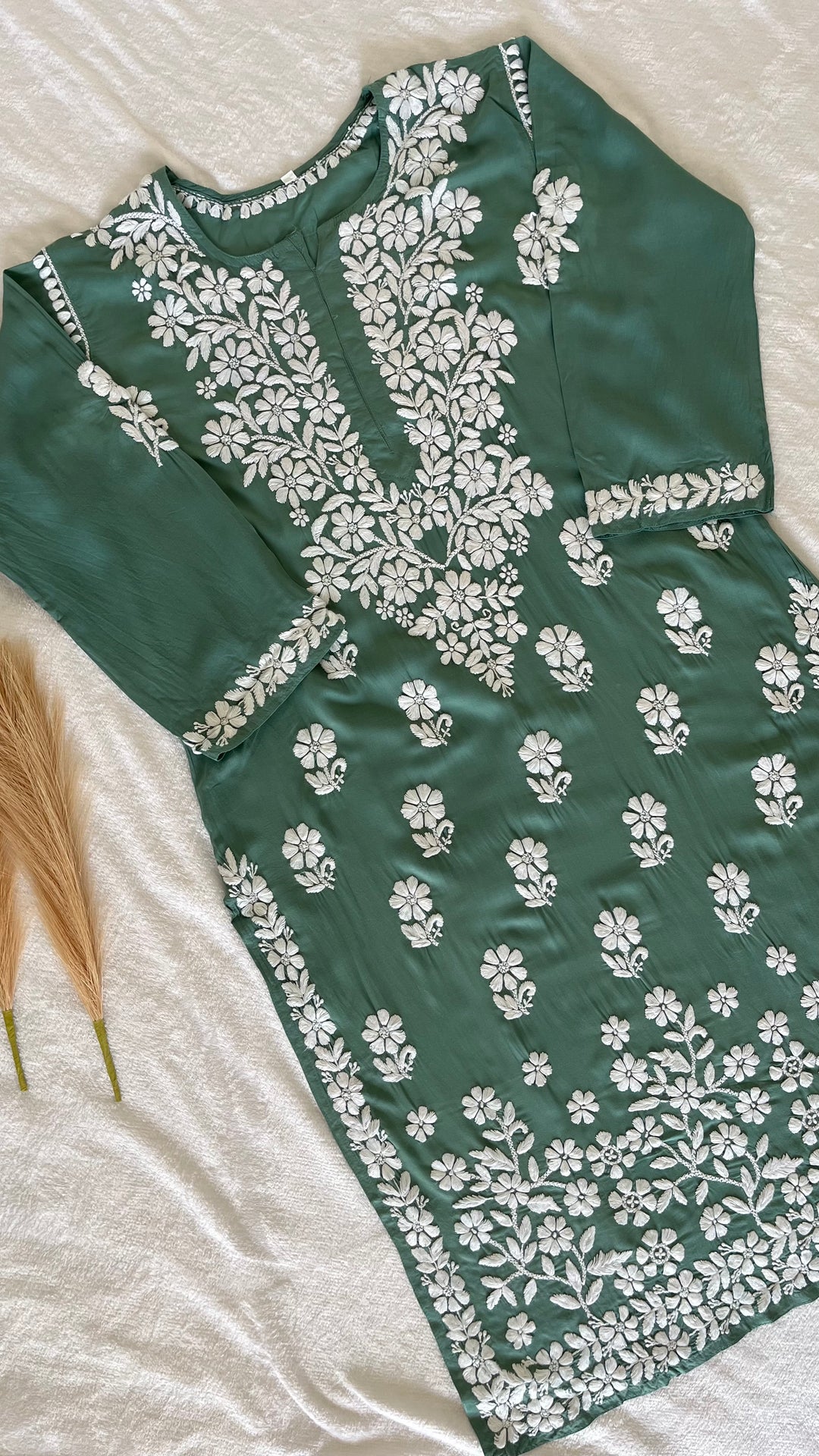 Modal Yasmin Chikankari Kurta