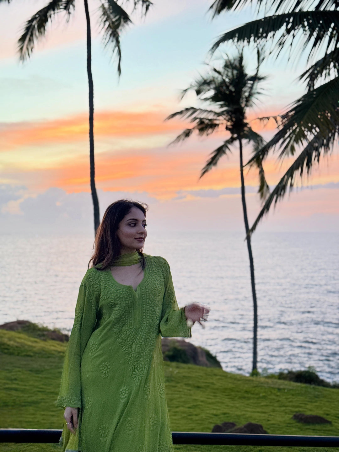 Ishani Krishna In Viscose Georgette Straight Kurta Set With 3D Hand Work