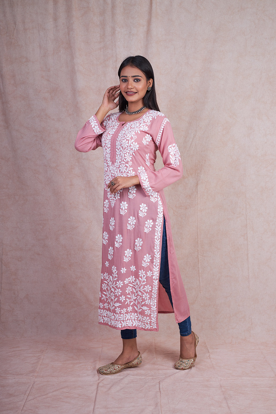 Modal Yasmin Chikankari Kurta