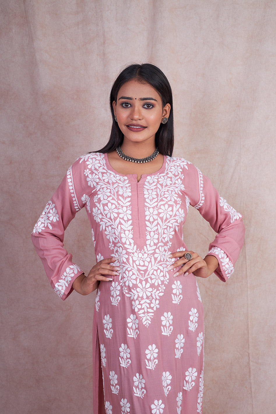 Modal Yasmin Chikankari Kurta