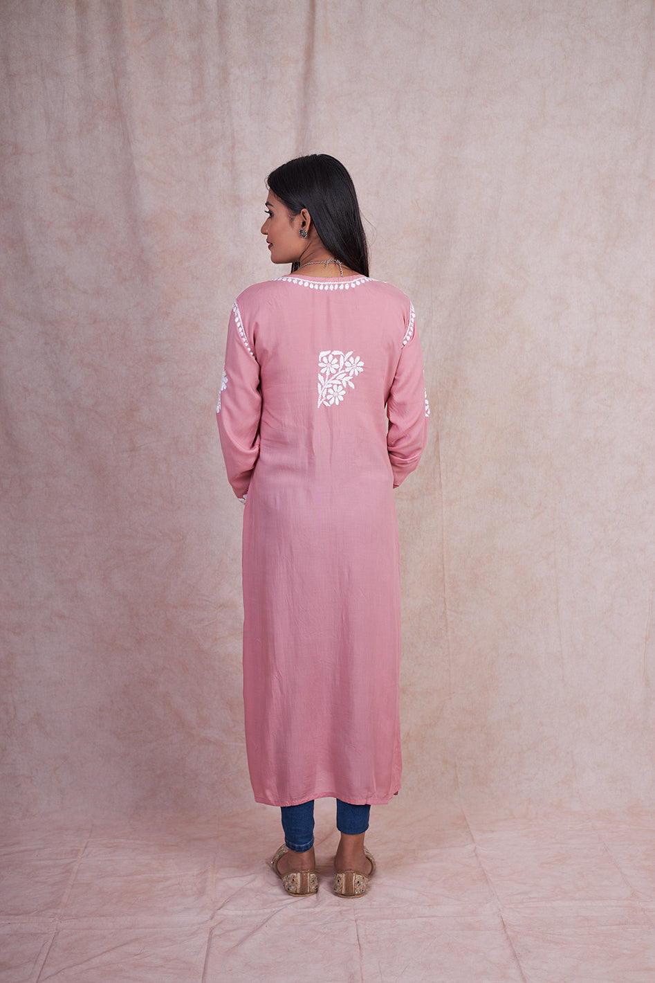 Modal Yasmin Chikankari Kurta