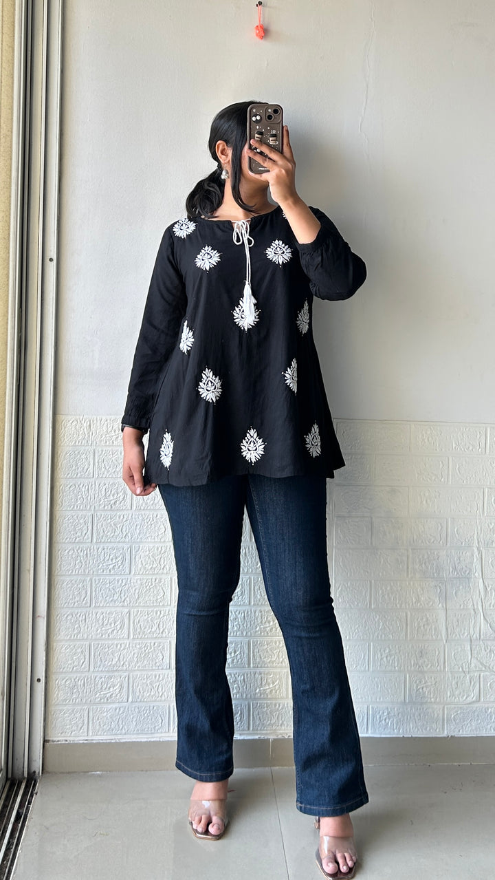 lucknowi chikan short kurta