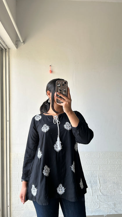 lucknowi chikan short kurta