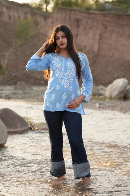 lucknowi chikankari kurti