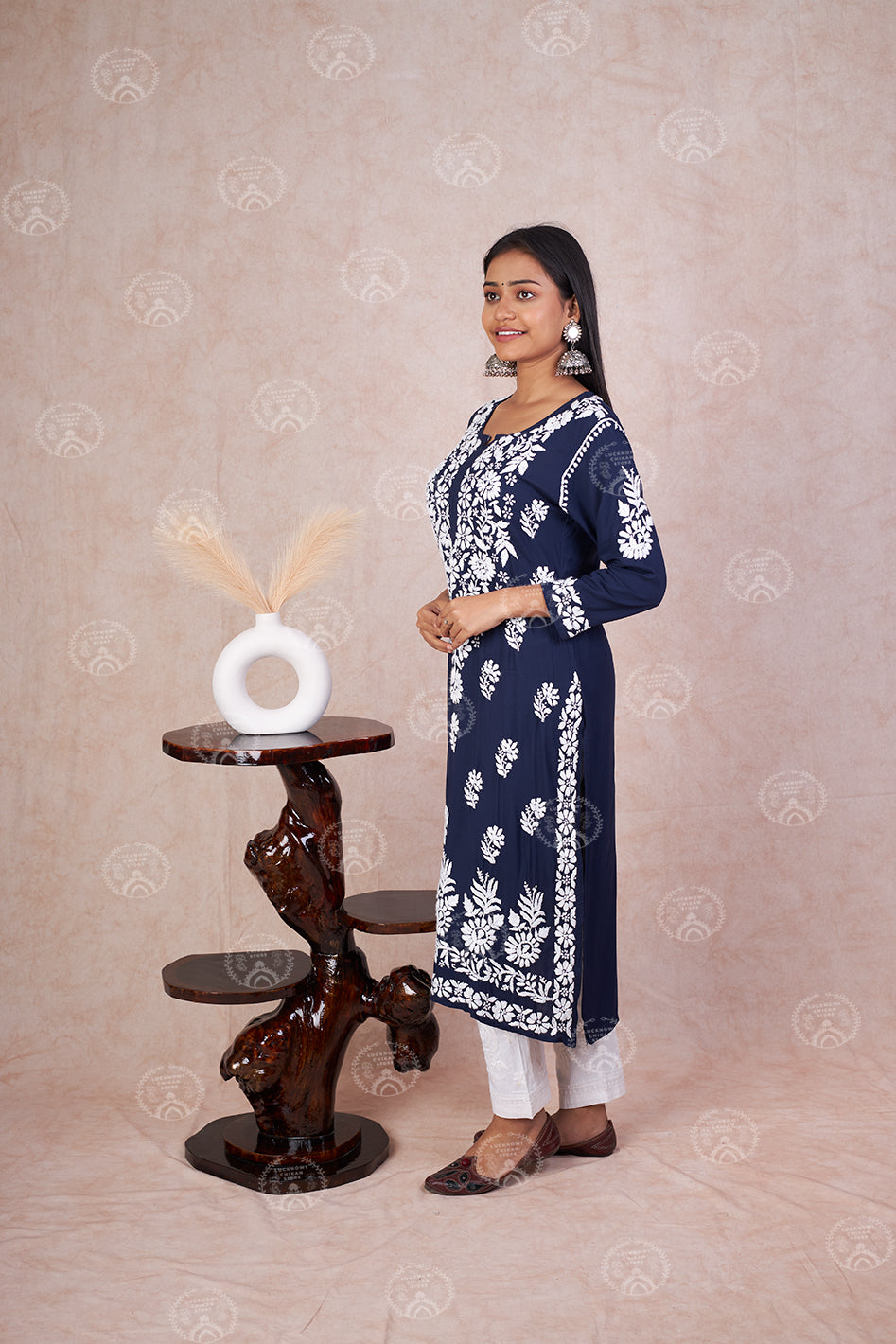 lucknowi chikankari kurti set