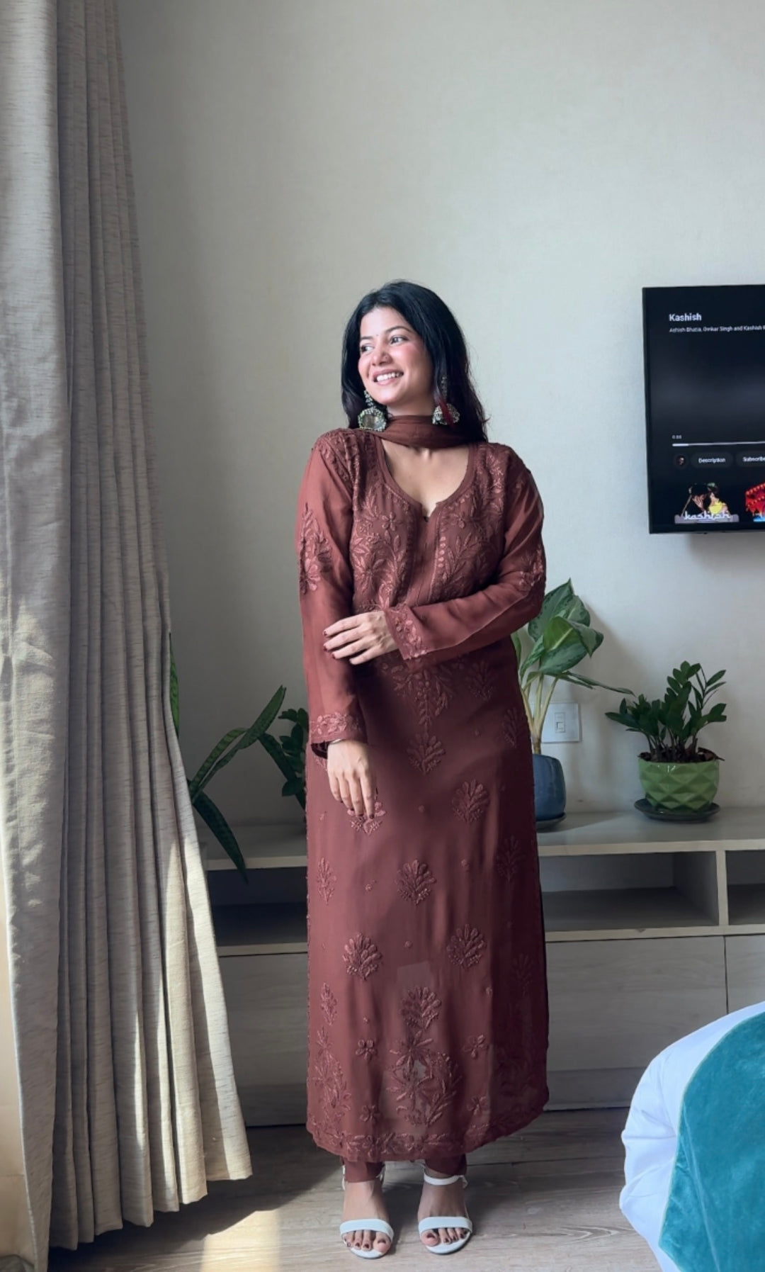 Zarina Viscose Georgette Straight Kurta Pant Set