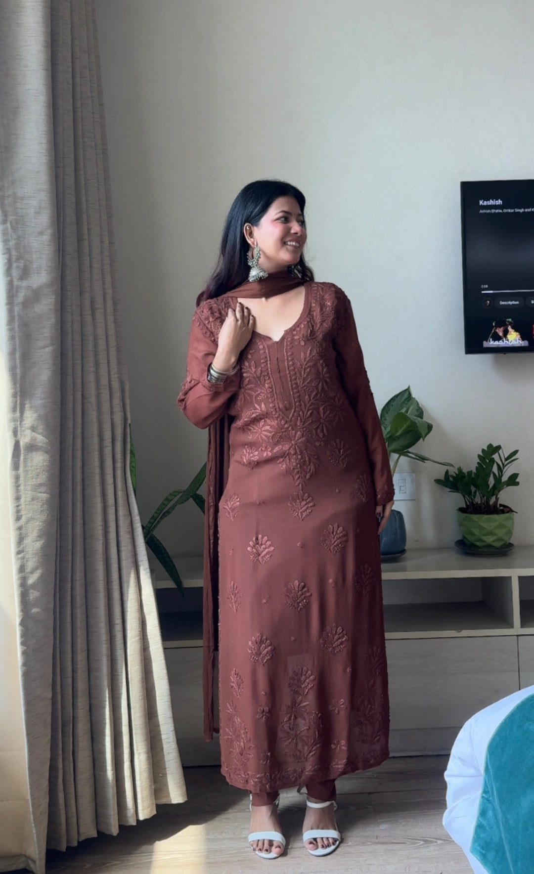 Zarina Viscose Georgette Straight Kurta Pant Set